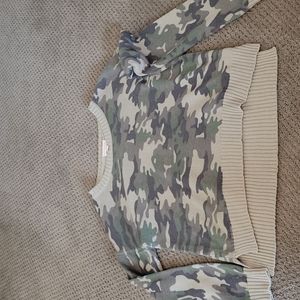 Youth Large Crop Camo Sweater never worn.